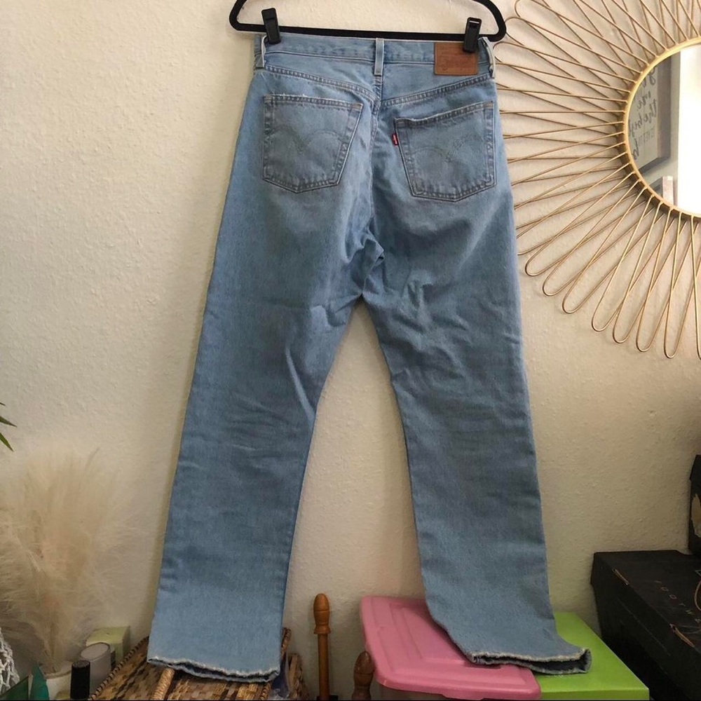 Levis 501 Denim Jeans Men 28x32 Light Wash Blue Straight Button Fly BIG E Frayed